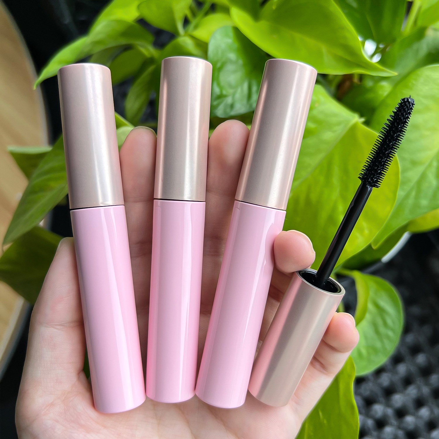 Long-Lasting Curling Mascara - Smudge-Proof & Volumizing thumbnail