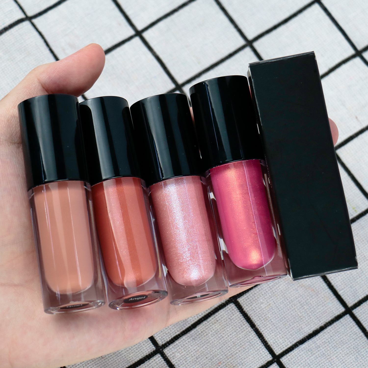 Plumping Lip Gloss with Collagen thumbnail