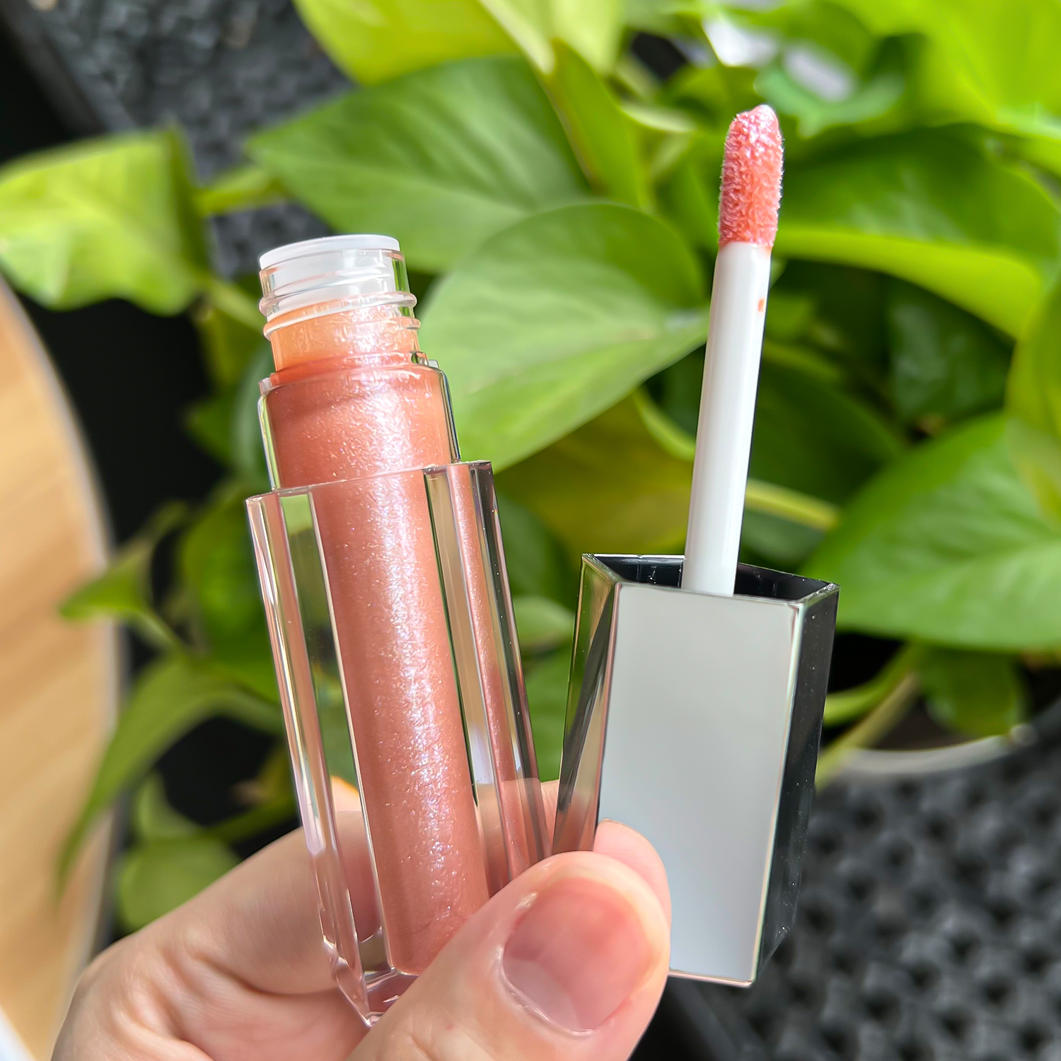 High-Shine Glossy Lip Gloss thumbnail
